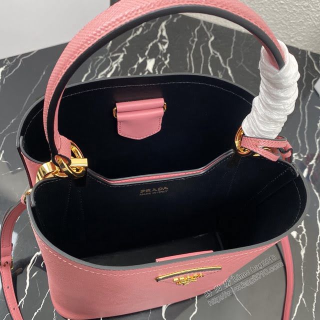 prada女包 普拉達專櫃經典爆款桶包 1BA212 Prada手提包 Prada Saffiano皮肩背包  pyd2273